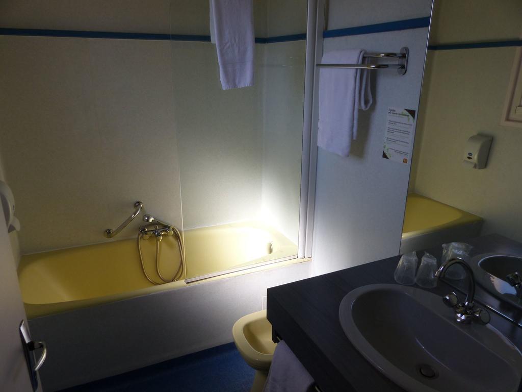 Hostellerie Du Parc Labarthe-Inard Exterior foto
